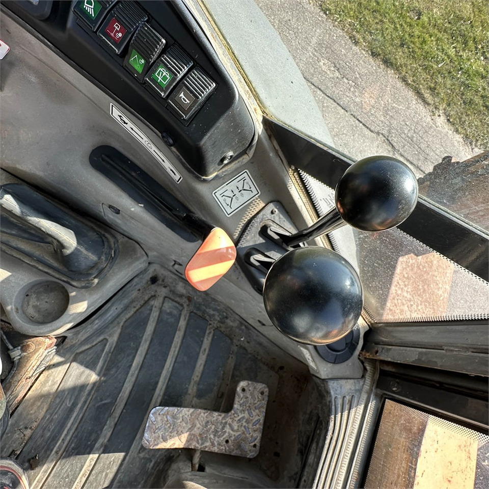 Backhoe loader Case 695SM-4PS: picture 20 Backhoe loader Case 695SM-4PS: picture 20