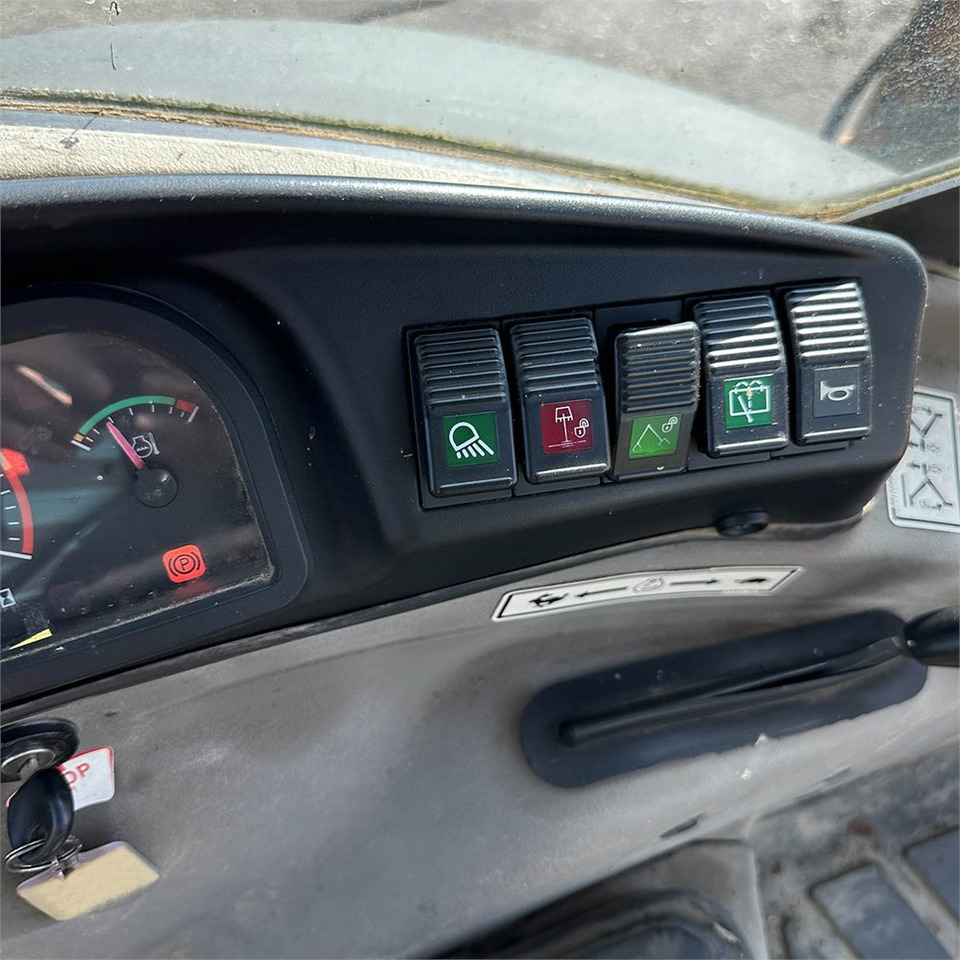 Backhoe loader Case 695SM-4PS: picture 27 Backhoe loader Case 695SM-4PS: picture 27