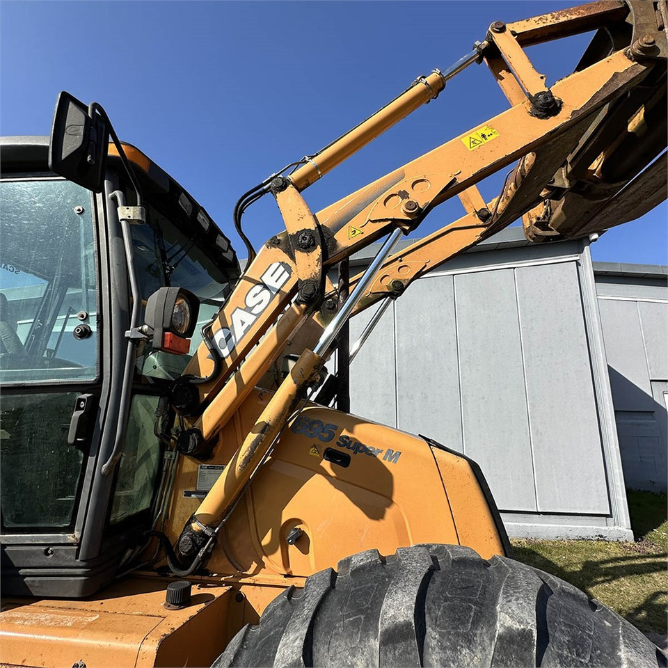 Backhoe loader Case 695SM-4PS: picture 11 Backhoe loader Case 695SM-4PS: picture 11
