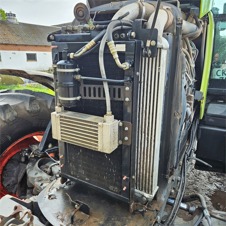 Farm tractor Claas Arion 640: picture 42