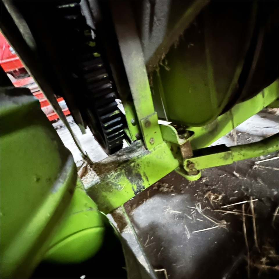 Hay and forage equipment Claas Maximum: picture 23