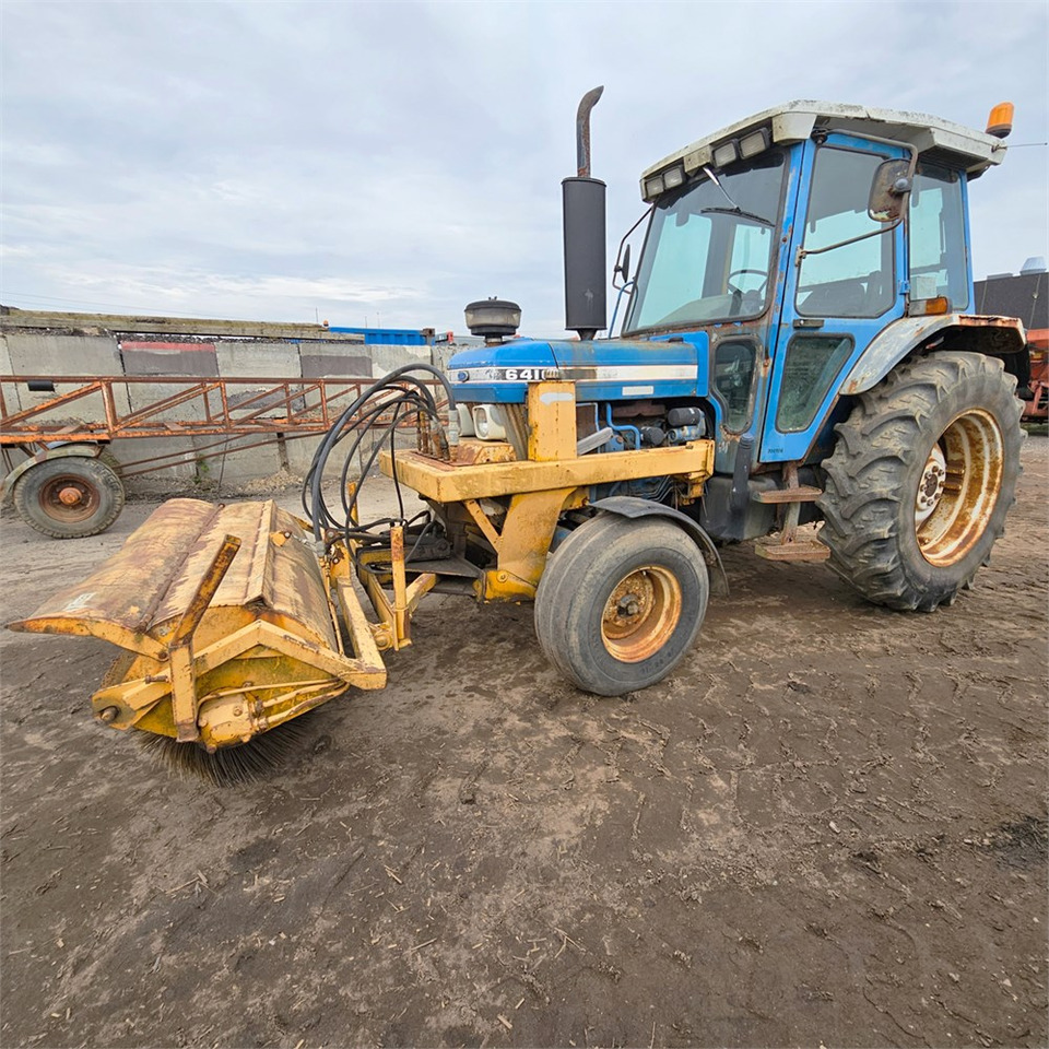 Ford 6410 - Farm tractor: picture 1 Ford 6410 - Farm tractor: picture 1