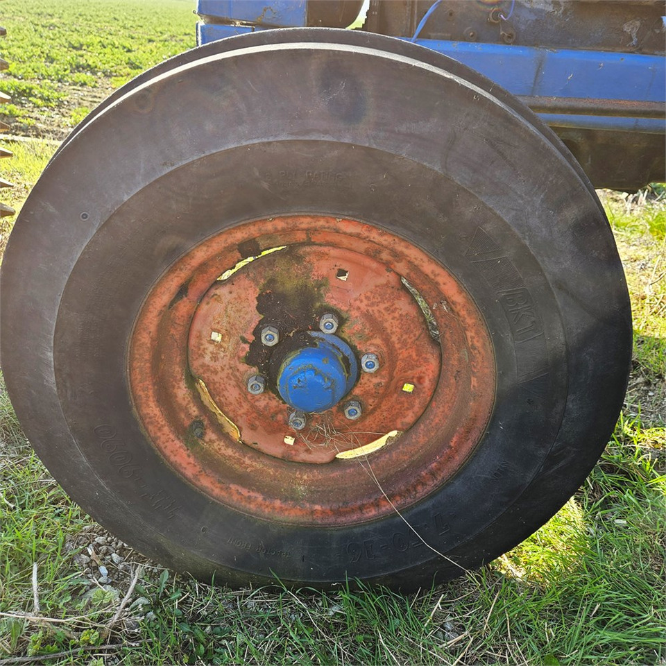 Farm tractor Ford T2: picture 26