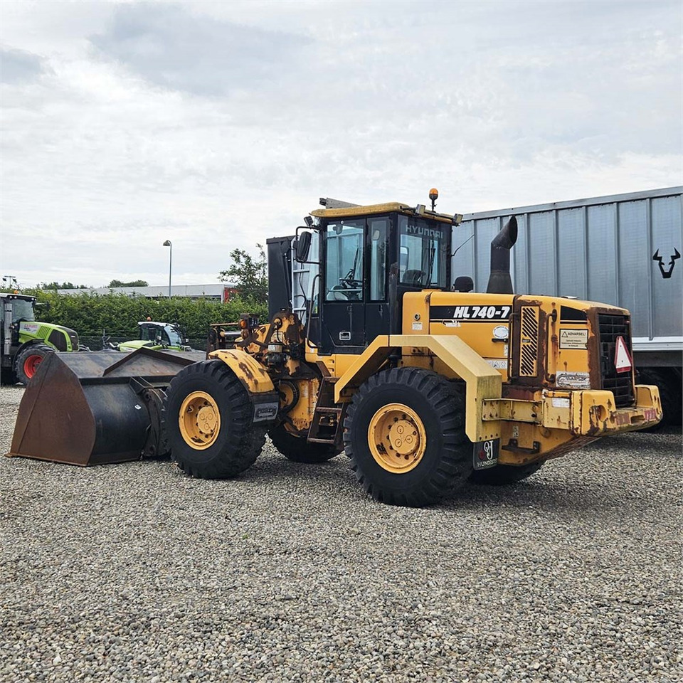 Wheel loader Hyundai HL740-7: picture 9
