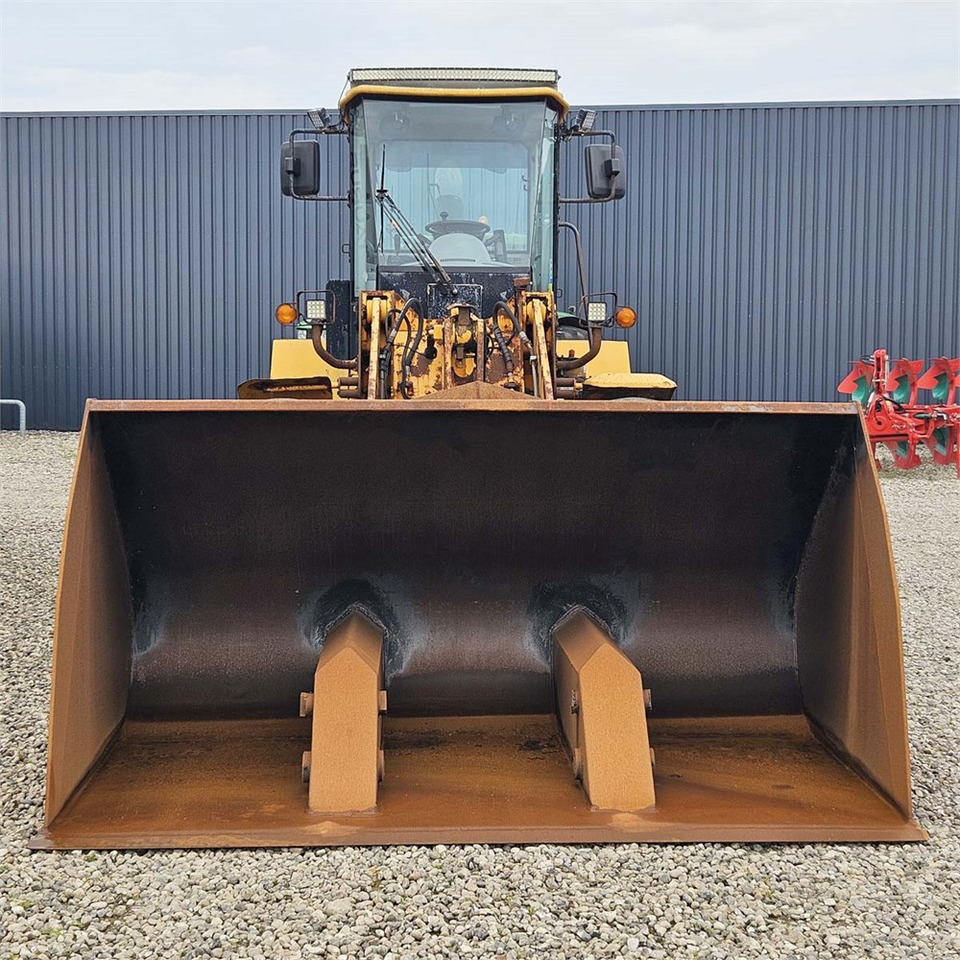 Wheel loader Hyundai HL740-7: picture 8