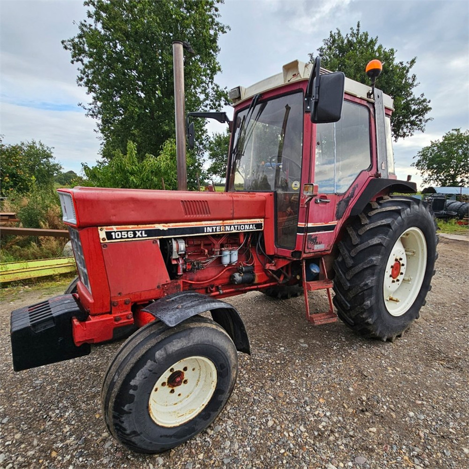 Farm tractor IH 1056 XL 2 WD: picture 1
