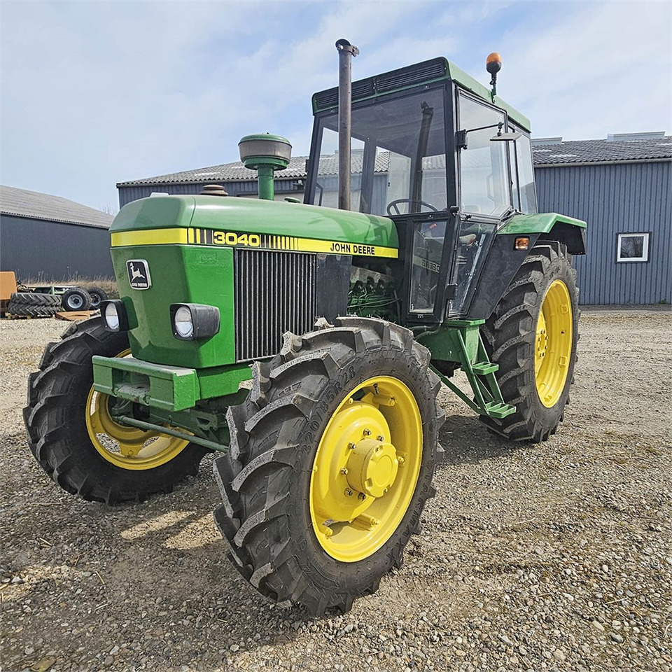 John Deere 3040 - Farm tractor: picture 3 John Deere 3040 - Farm tractor: picture 3
