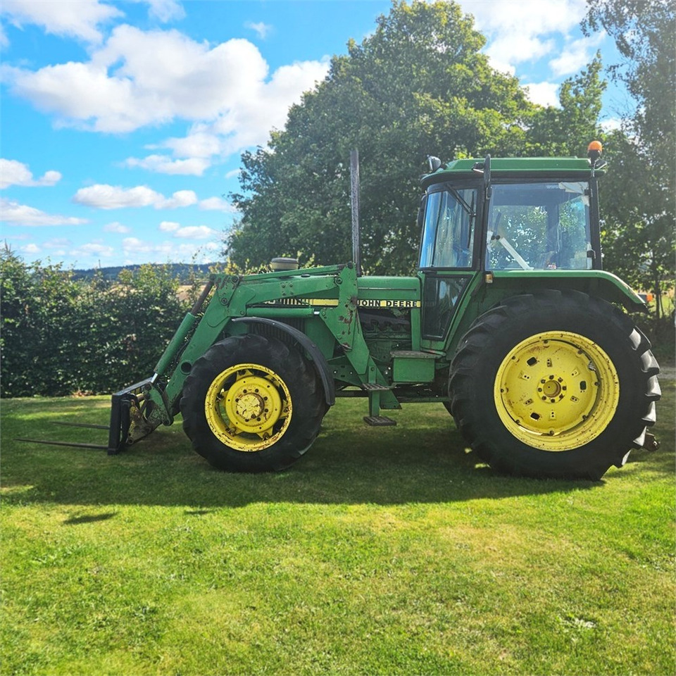 John Deere 3140 - Farm tractor: picture 1 John Deere 3140 - Farm tractor: picture 1