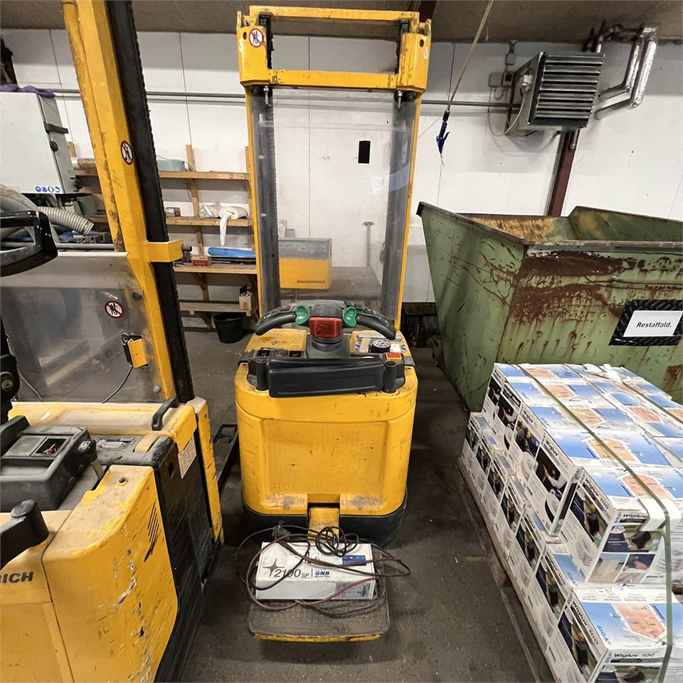 Jungheinrich ERC 214 - Pallet truck: picture 3 Jungheinrich ERC 214 - Pallet truck: picture 3