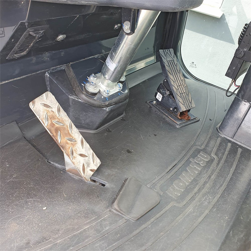 Wheel loader Komatsu WA70 M-8 EO: picture 18