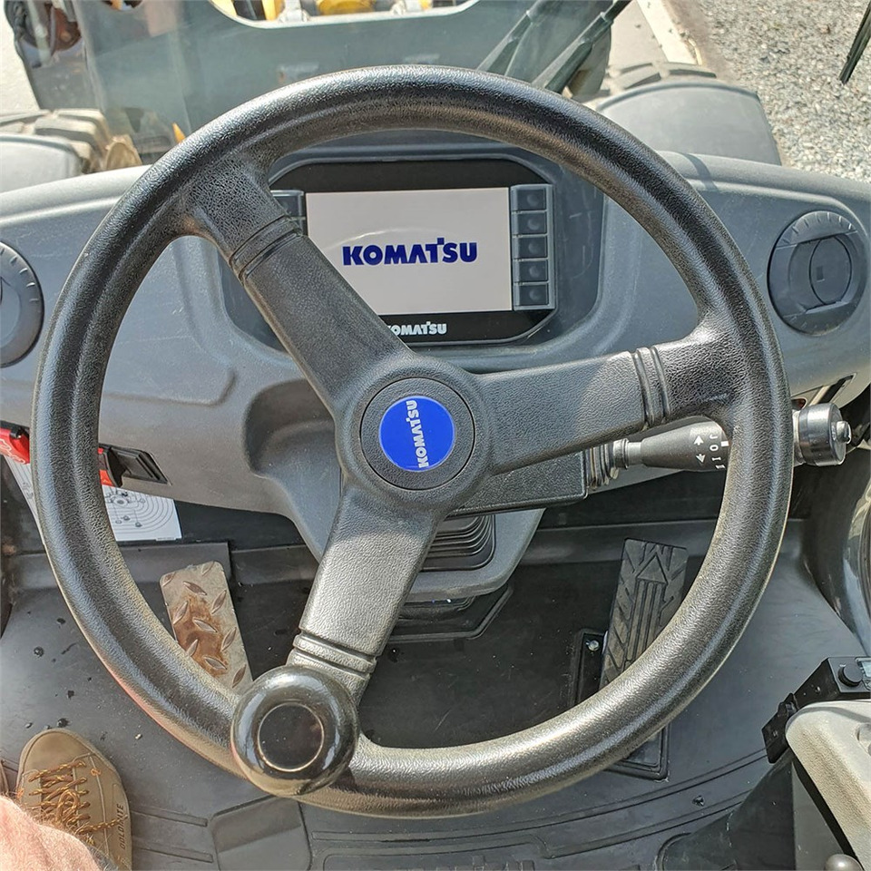 Wheel loader Komatsu WA70 M-8 EO: picture 11