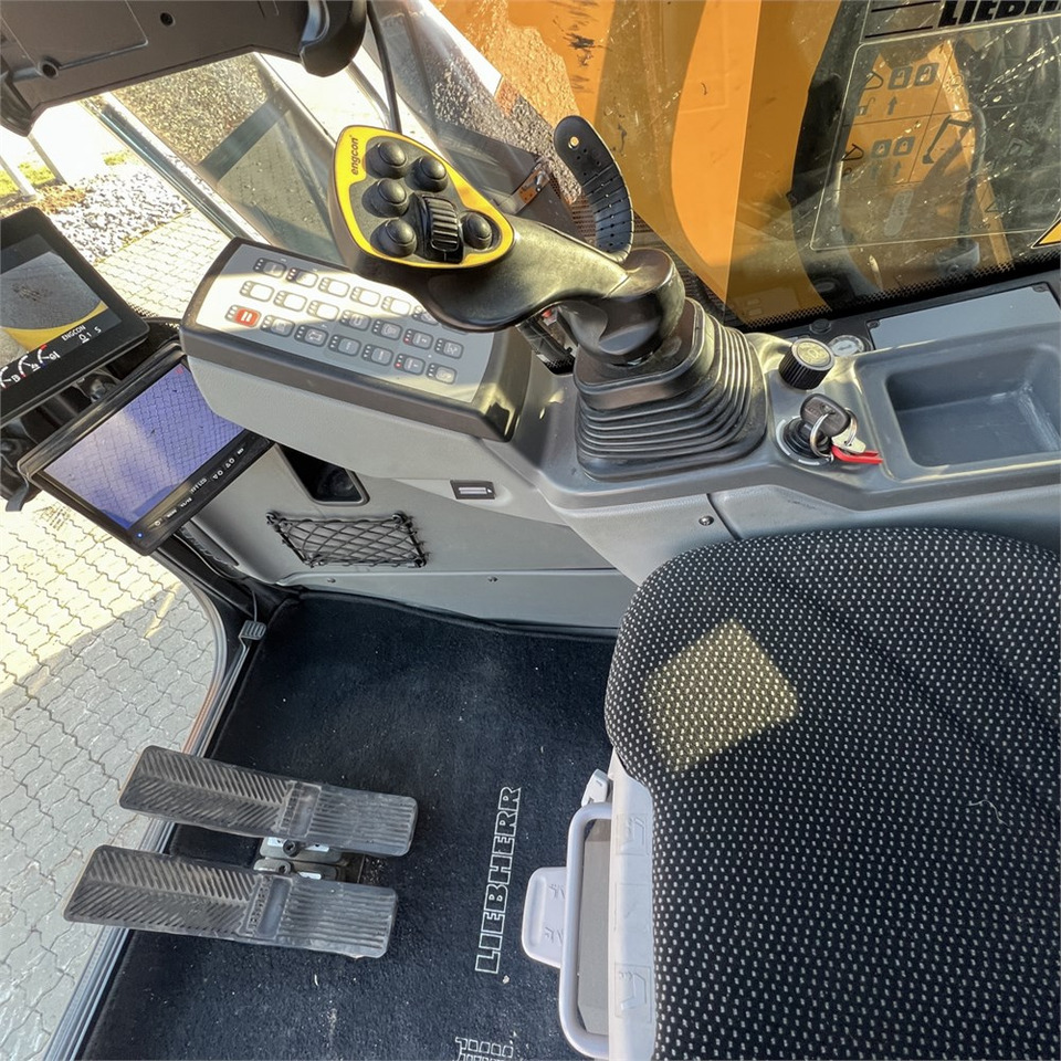 Crawler excavator Liebherr R914 Compact S: picture 28 Crawler excavator Liebherr R914 Compact S: picture 28