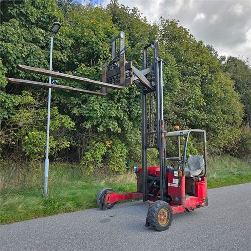 Moffett M4 25.3 - Truck mounted forklift: picture 3 Moffett M4 25.3 - Truck mounted forklift: picture 3