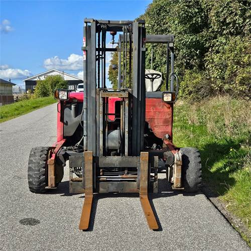 Moffett M5 25 - Truck mounted forklift: picture 3 Moffett M5 25 - Truck mounted forklift: picture 3
