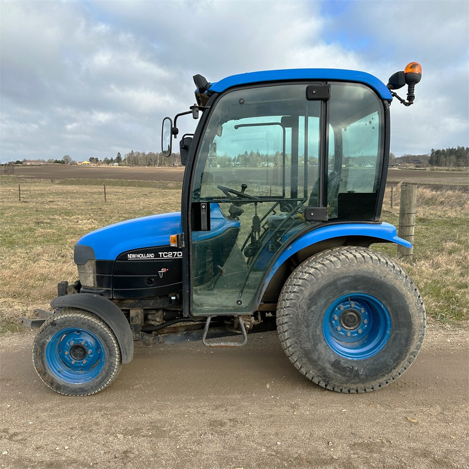 New Holland TC27D - Municipal tractor: picture 3 New Holland TC27D - Municipal tractor: picture 3