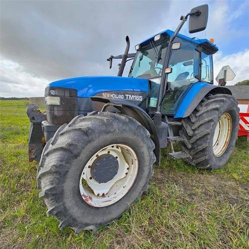 New Holland TM165 - Farm tractor: picture 2 New Holland TM165 - Farm tractor: picture 2