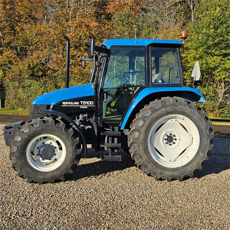 New Holland TS 100 - Farm tractor: picture 3 New Holland TS 100 - Farm tractor: picture 3
