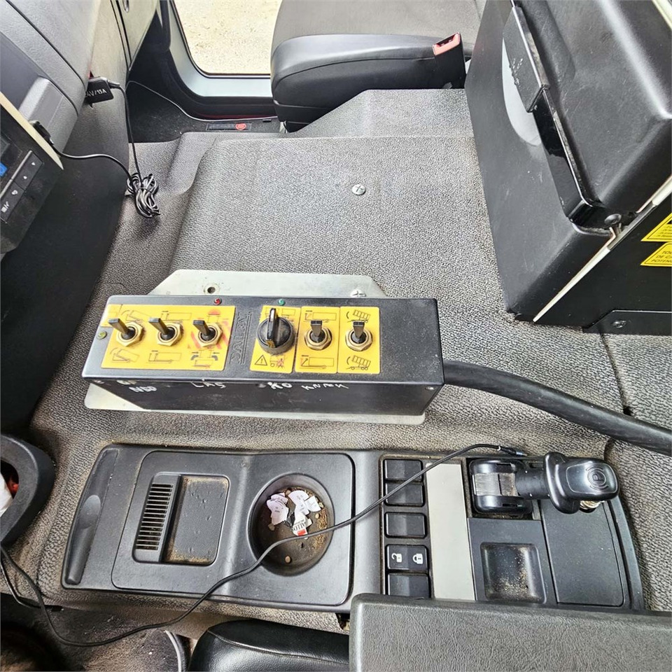 Hook lift truck Renault D 26 Wide: picture 10 Hook lift truck Renault D 26 Wide: picture 10