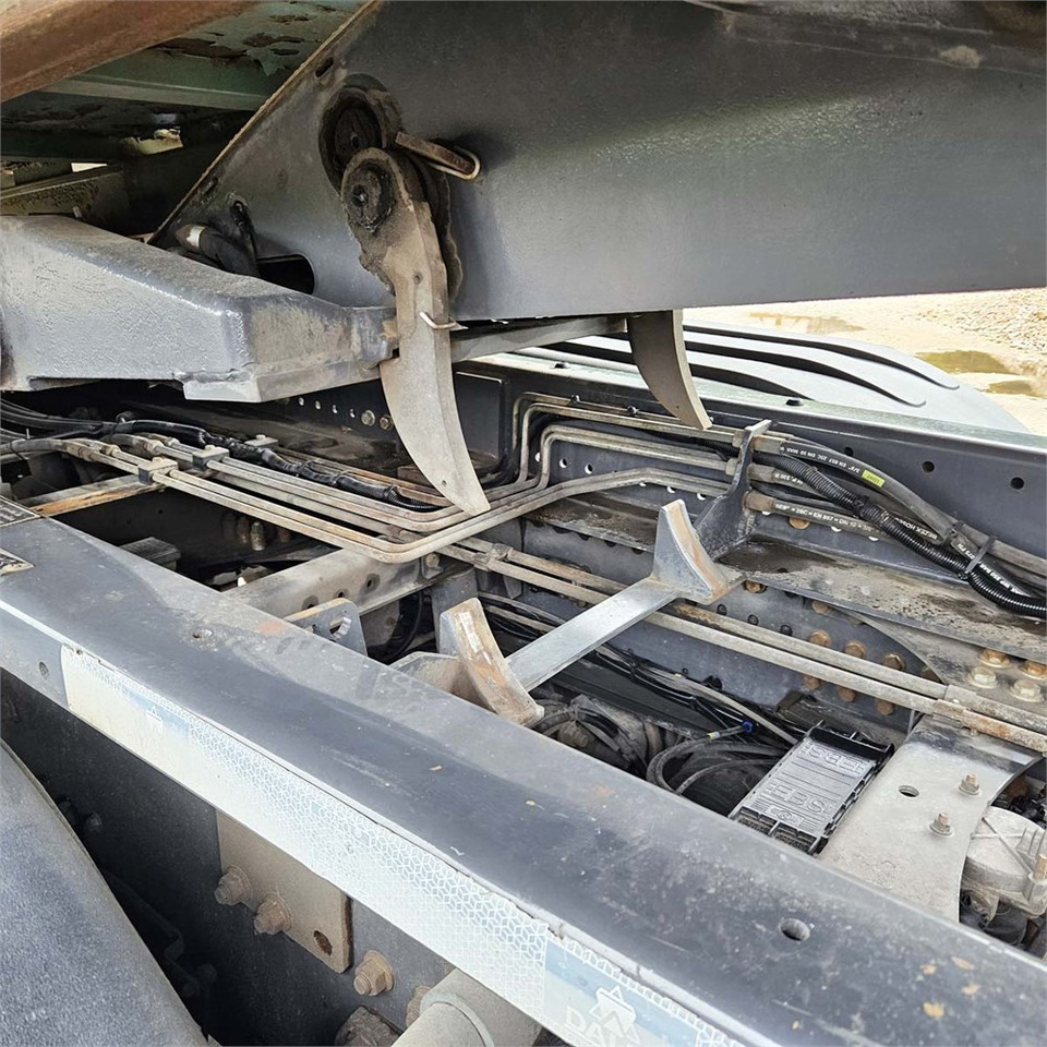 Hook lift truck Renault D 26 Wide: picture 29 Hook lift truck Renault D 26 Wide: picture 29