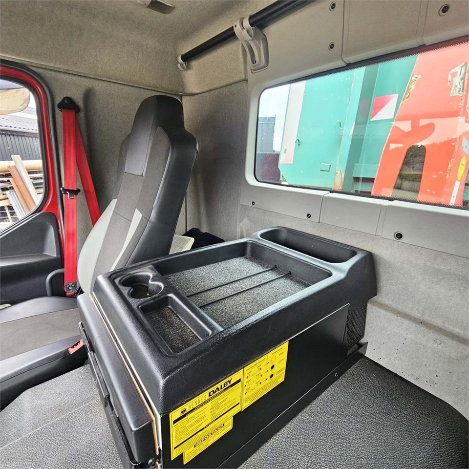 Hook lift truck Renault D 26 Wide: picture 17 Hook lift truck Renault D 26 Wide: picture 17