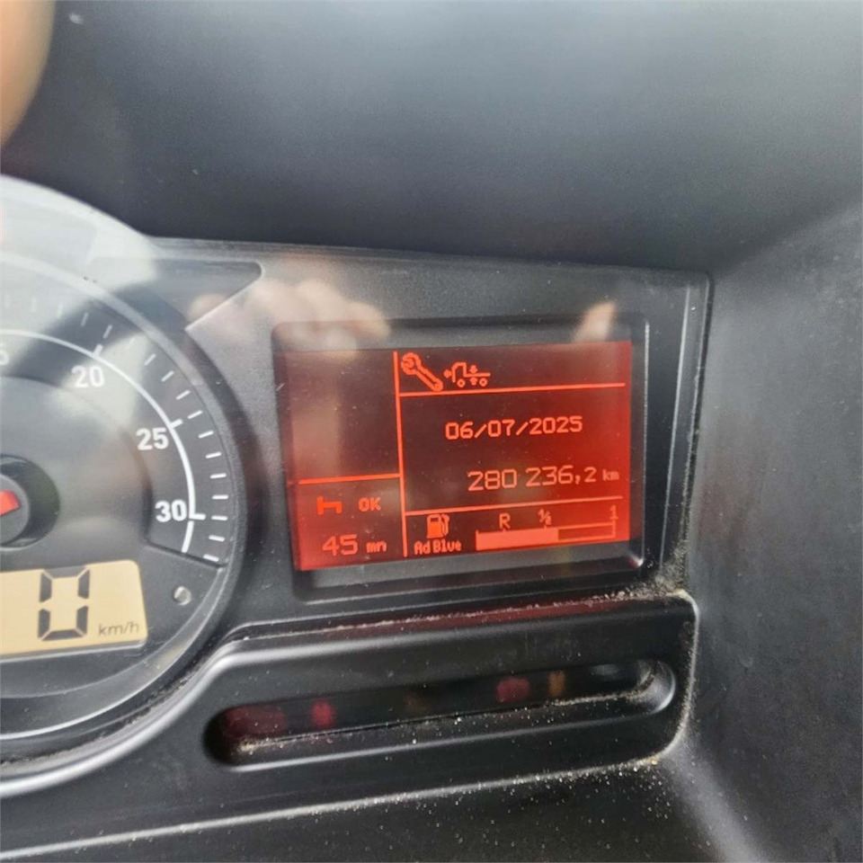 Hook lift truck Renault D 26 Wide: picture 12 Hook lift truck Renault D 26 Wide: picture 12