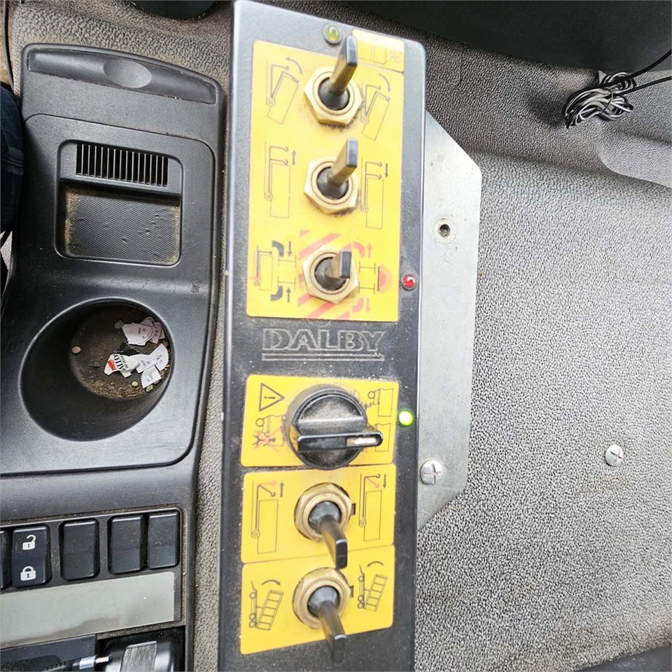 Hook lift truck Renault D 26 Wide: picture 20 Hook lift truck Renault D 26 Wide: picture 20