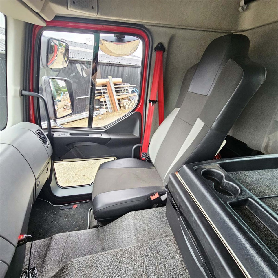 Hook lift truck Renault D 26 Wide: picture 15 Hook lift truck Renault D 26 Wide: picture 15