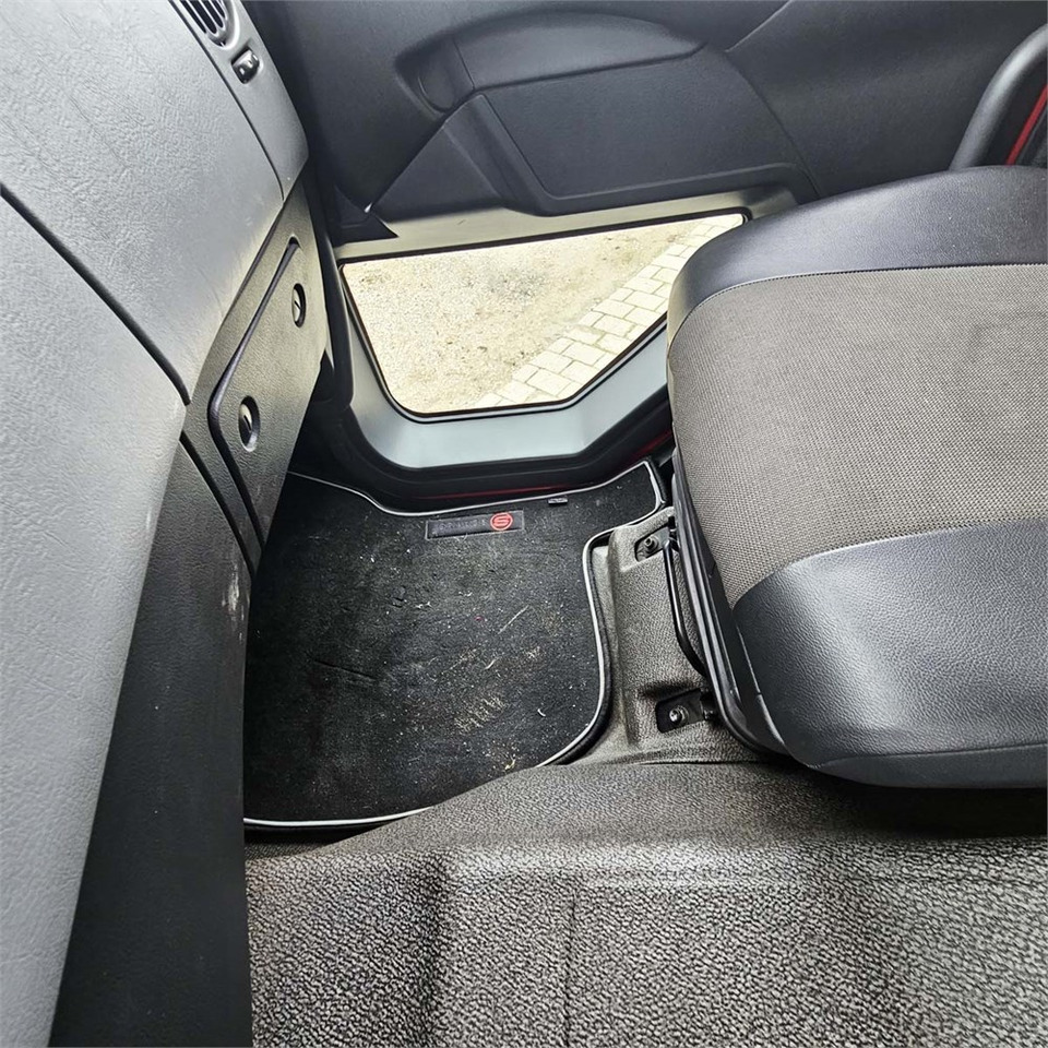 Hook lift truck Renault D 26 Wide: picture 16 Hook lift truck Renault D 26 Wide: picture 16