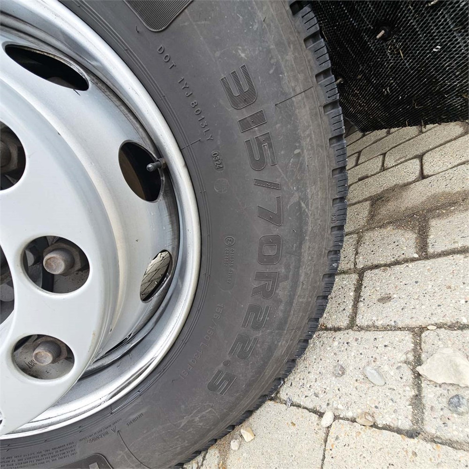 Hook lift truck Renault D 26 Wide: picture 40 Hook lift truck Renault D 26 Wide: picture 40