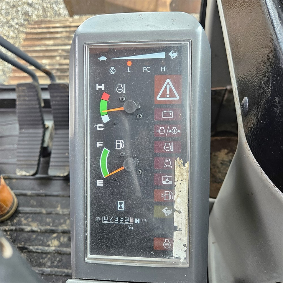 Crawler excavator Takeuchi TB1140: picture 15