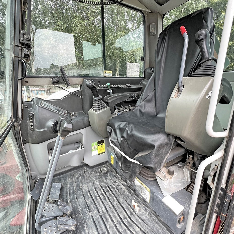Mini excavator Takeuchi TB290: picture 15