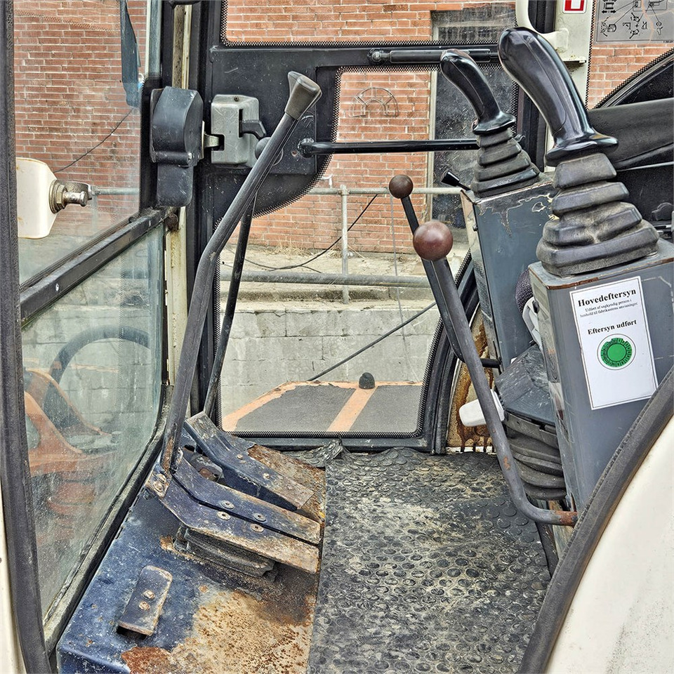 Mini excavator Terex TC48: picture 9