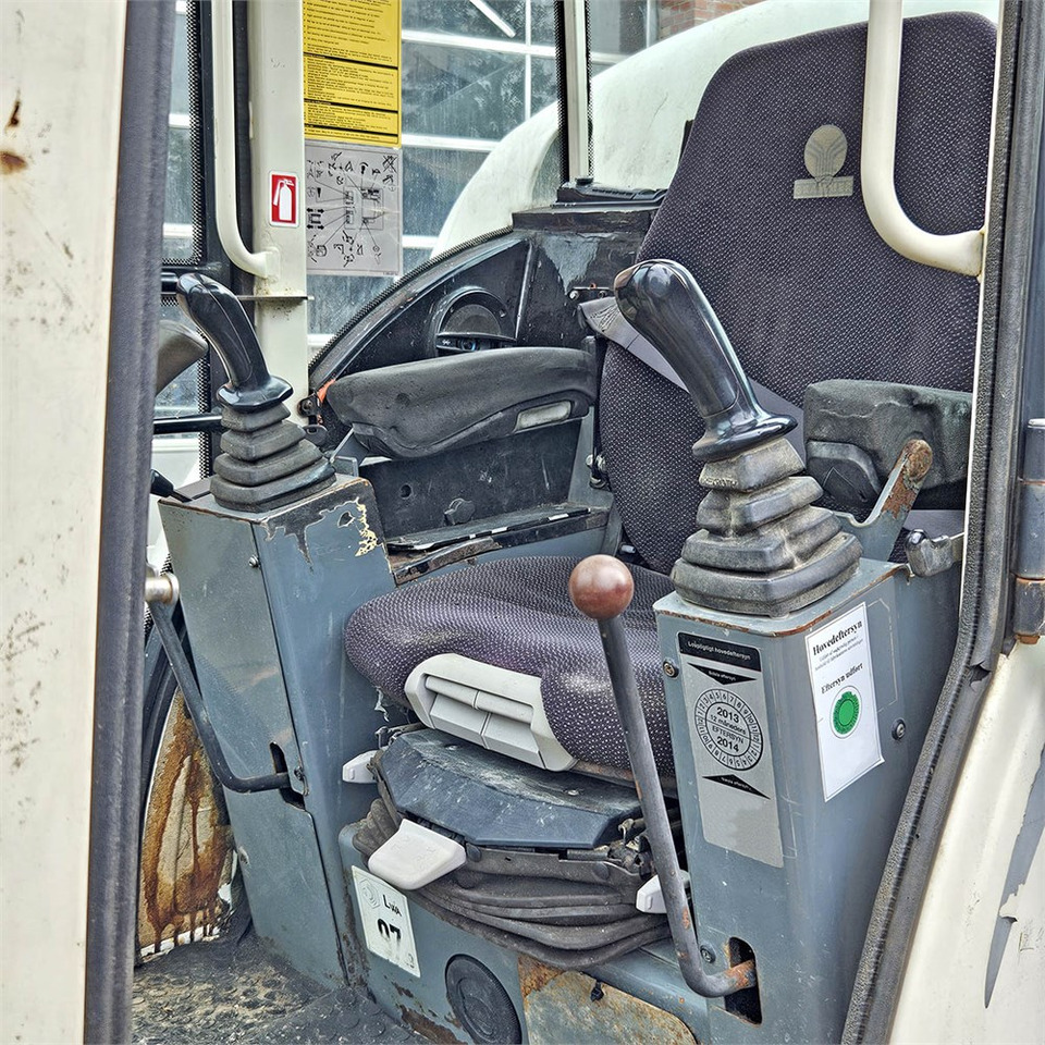 Mini excavator Terex TC48: picture 8
