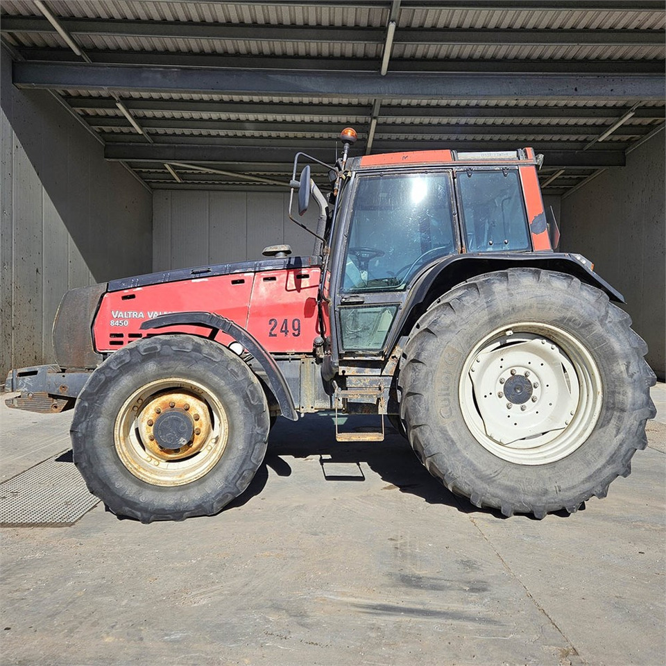 Valmet Valtra 8450 - Farm tractor: picture 2 Valmet Valtra 8450 - Farm tractor: picture 2