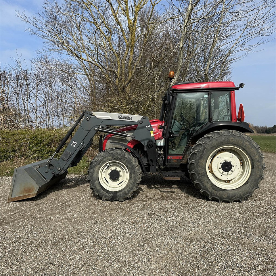 Valtra A85 - Farm tractor: picture 4 Valtra A85 - Farm tractor: picture 4