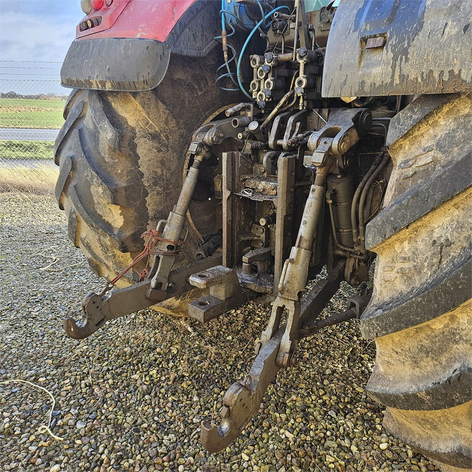 Farm tractor Valtra S322: picture 11
