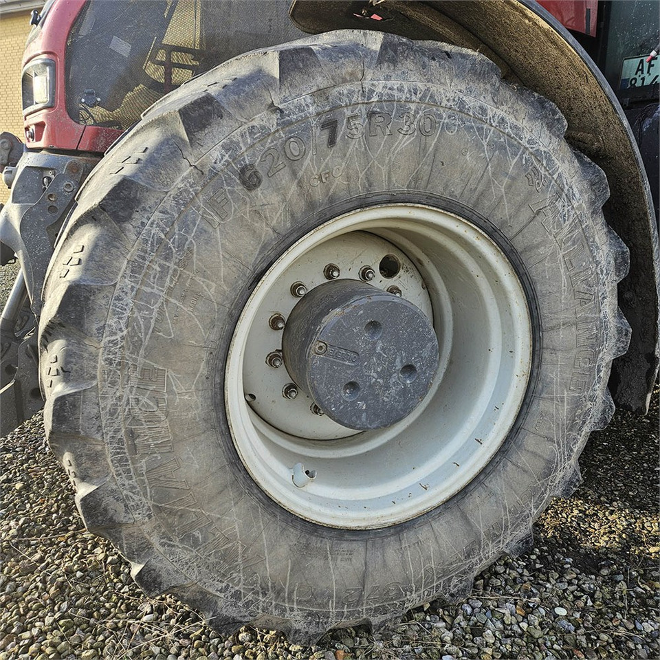 Farm tractor Valtra S322: picture 32