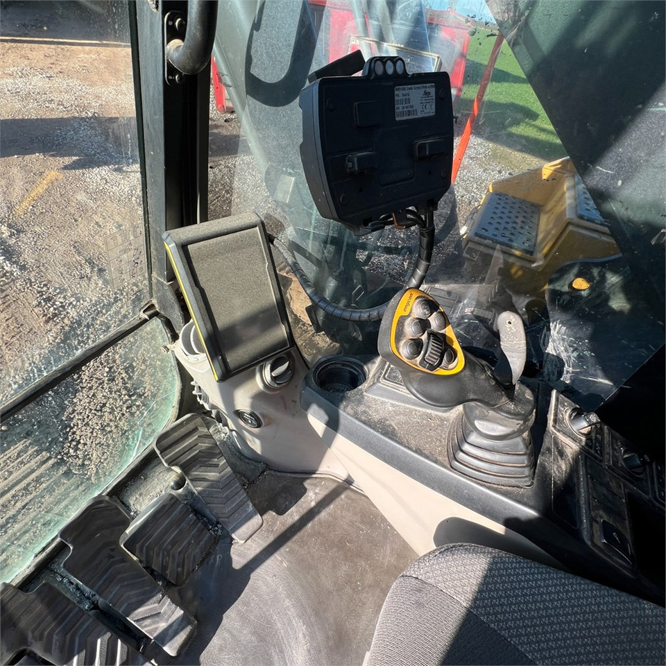 Crawler excavator Volvo EC250 EL: picture 20