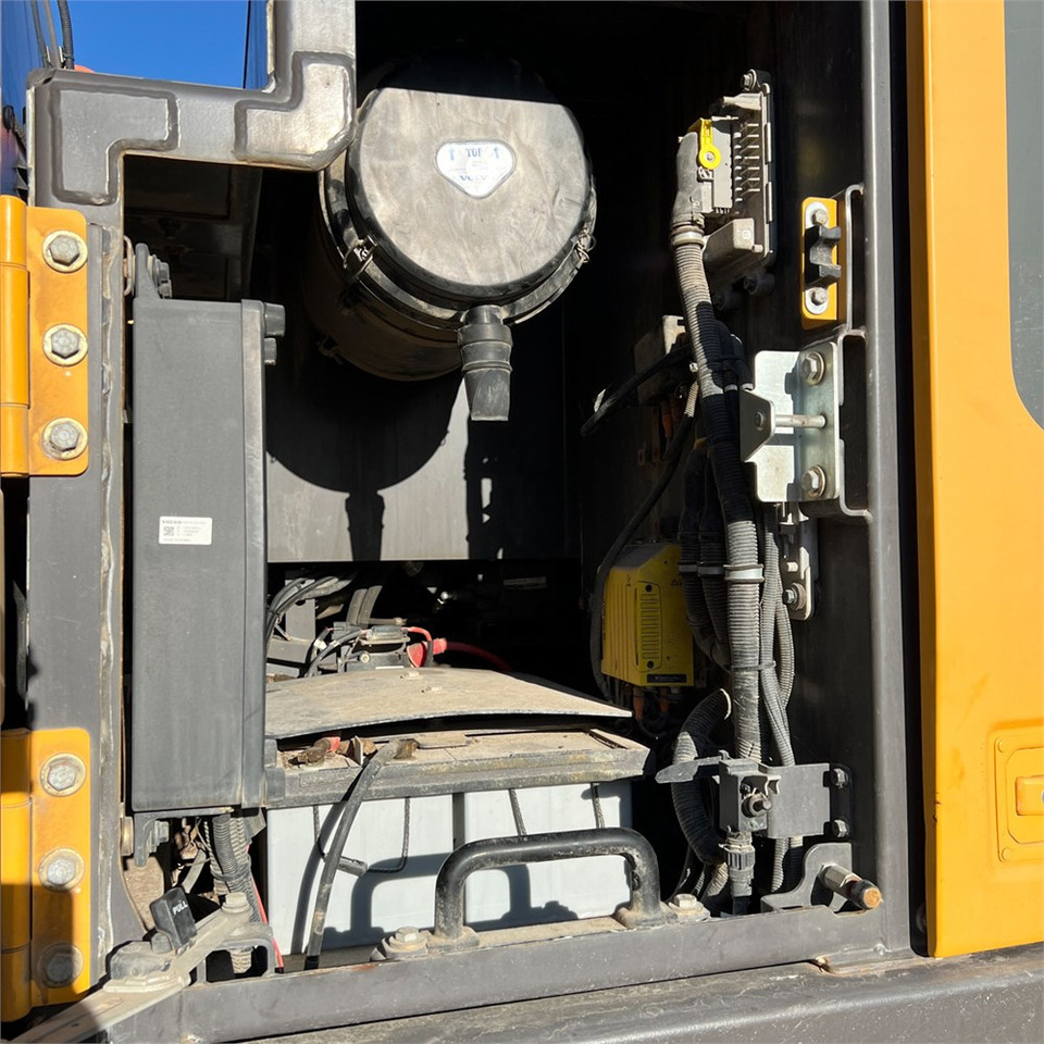 Crawler excavator Volvo EC250 EL: picture 35