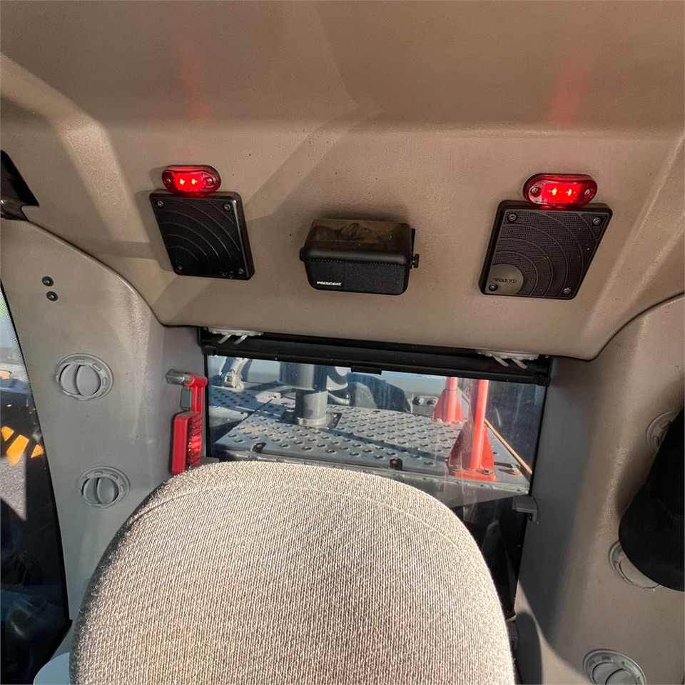 Crawler excavator Volvo EC250 EL: picture 28