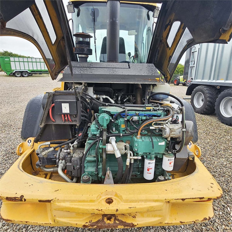 Wheel loader Volvo L45F-TP: picture 32