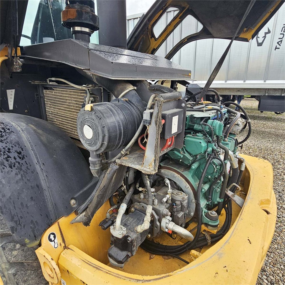 Wheel loader Volvo L45F-TP: picture 33