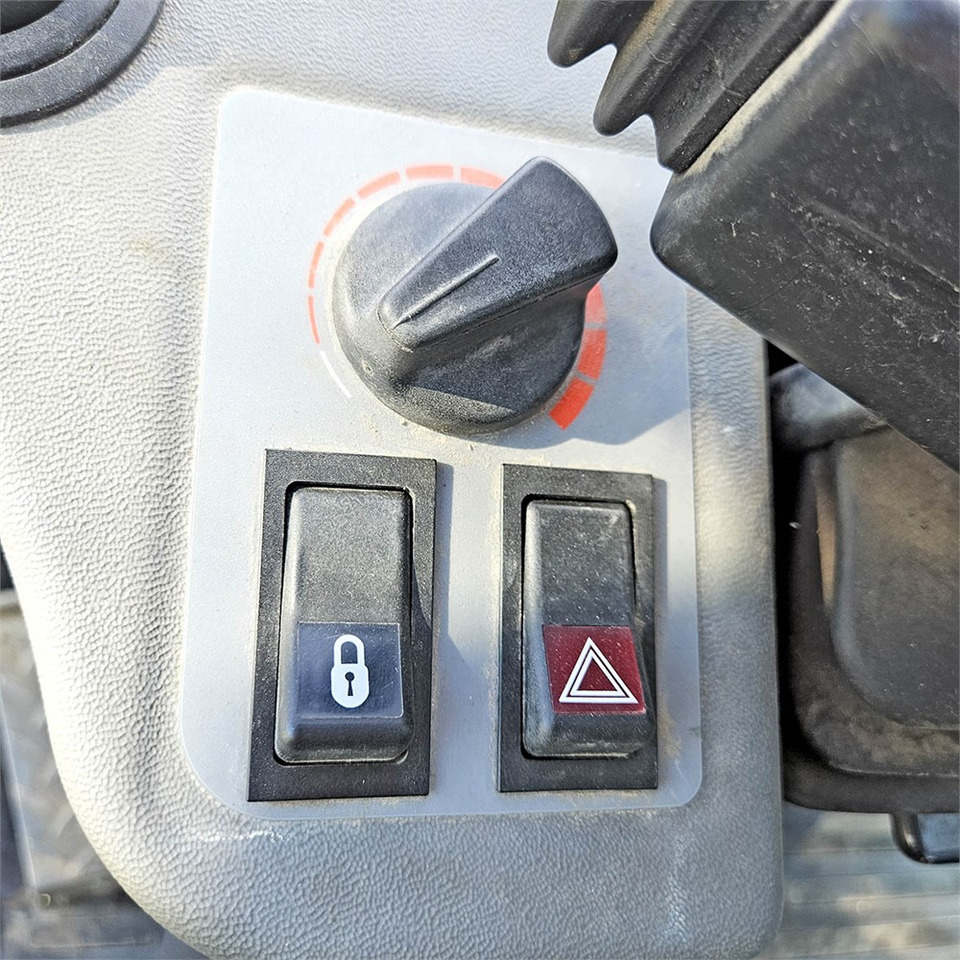Skid steer loader Weidemann 2080: picture 15