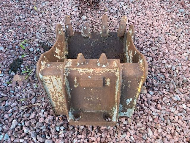 MECALAC 60CM & 40 CM - Excavator bucket: picture 3 MECALAC 60CM & 40 CM - Excavator bucket: picture 3