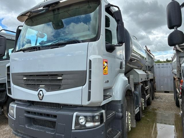 Renault GRAVILLONNEUSE RGS - Asphalt distributor: picture 2 Renault GRAVILLONNEUSE RGS - Asphalt distributor: picture 2