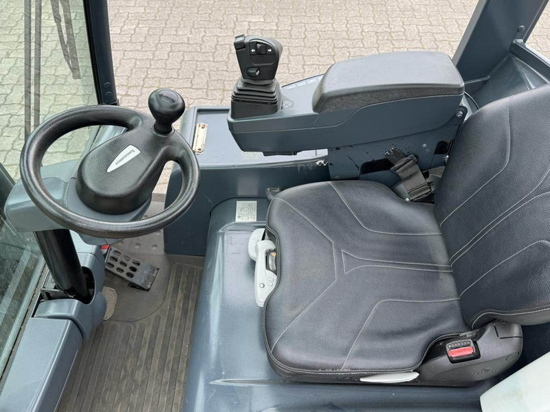 Electric forklift Jungheinrich EFG213: picture 9