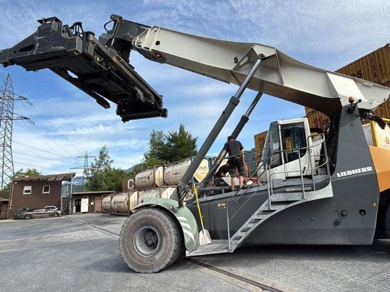 Liebherr LRS545 Intermodal - Reach stacker: picture 2 Liebherr LRS545 Intermodal - Reach stacker: picture 2