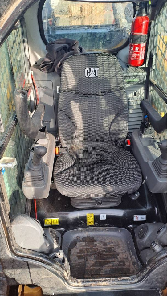 Skid steer loader CAT 299 D: picture 9