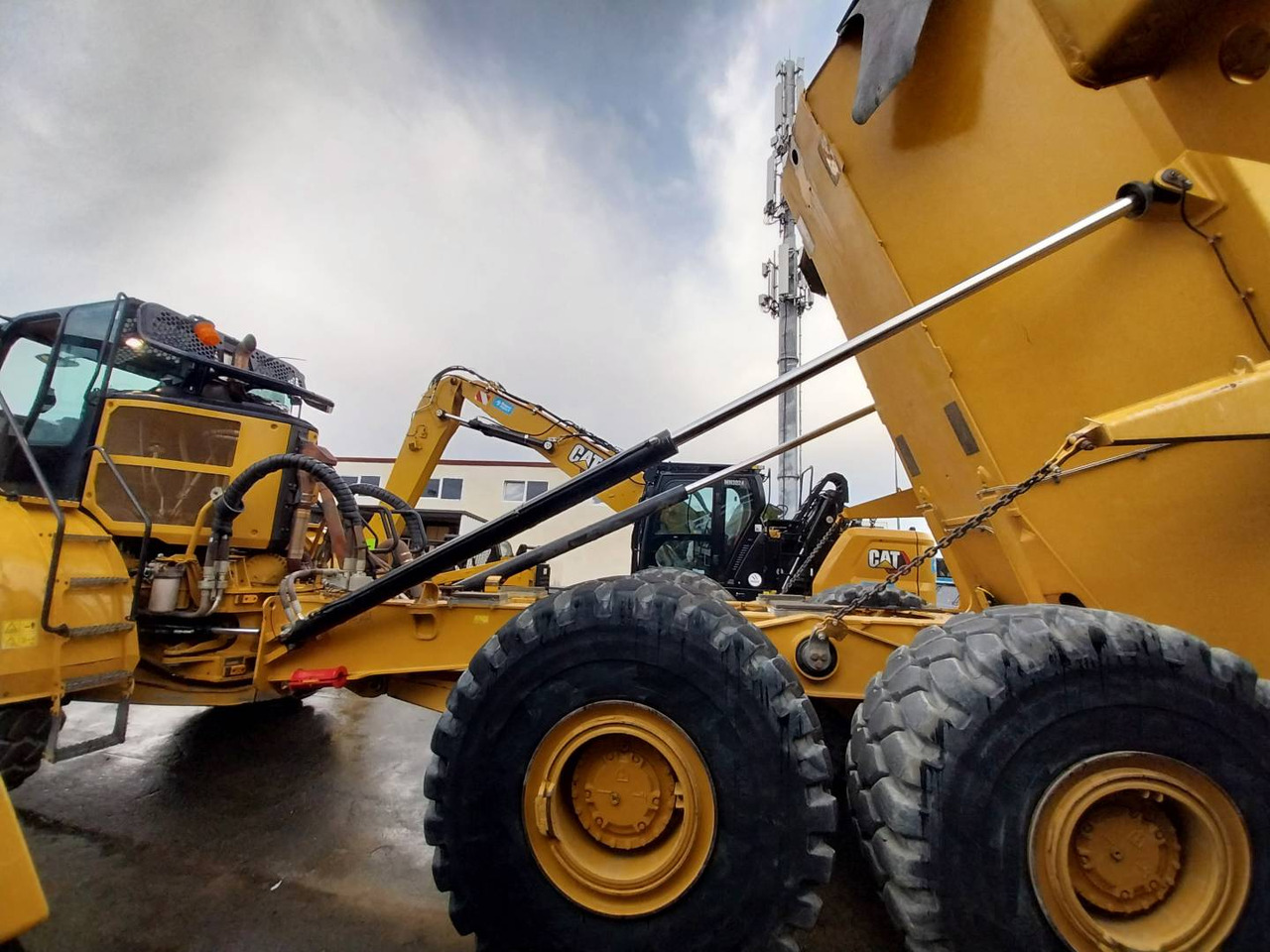 Articulated dumper CAT 745: picture 16