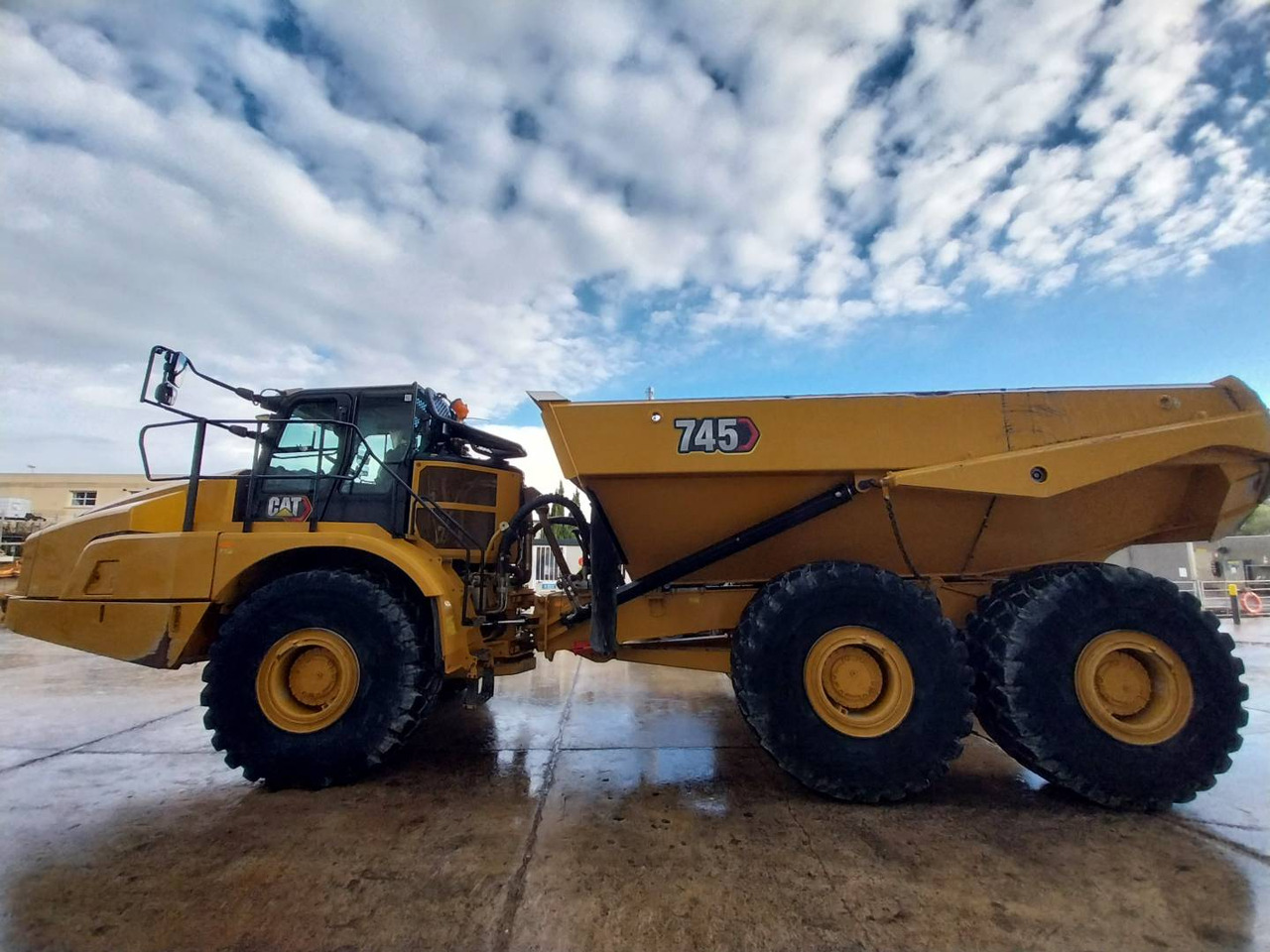 Articulated dumper CAT 745: picture 9